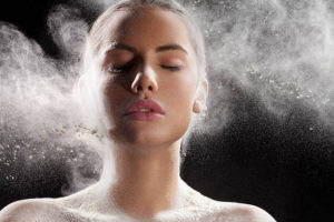 Puder ryżowy, bambusowy czy bananowy – kto powinien po nie sięgnąć?