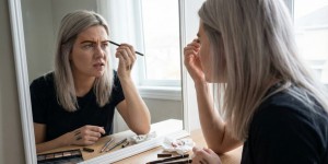 Najczęstsze błędy w doborze koloru kredki do brw